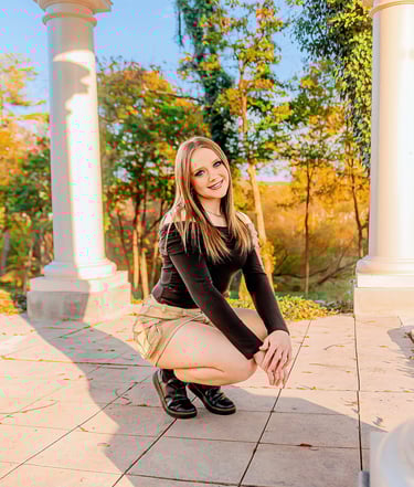 Lititz PA Senior pictures at Historic Shady Lane by a Lancaster PA senior picture photographer