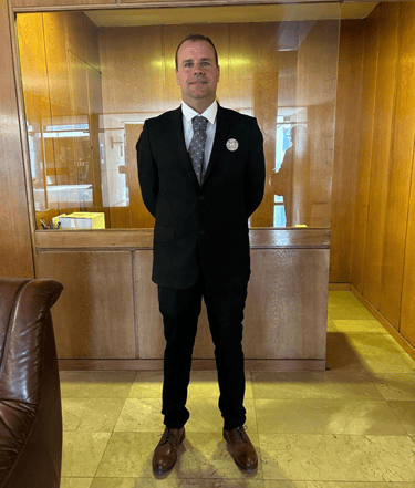 ¿Qué funciones hace un recepcionista o conserje?