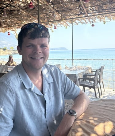 Portrait of Joe, co-founder of ¡Padel Padel!, smiling at the camera