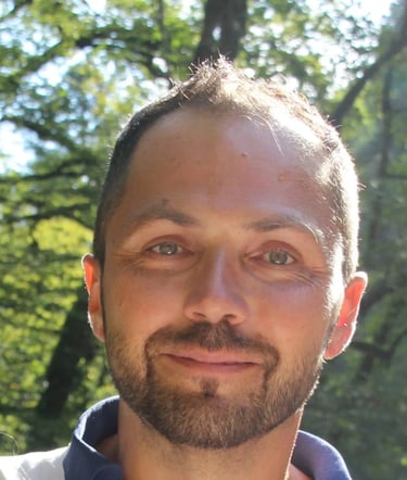 « Portrait de Damien Jean, coach spécialisé en relation à soi, sophrologue à Damprichard haut doubs>