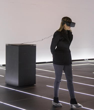 Ambiente imersivo em realidade virtual, placas de linóleo e LED/ 