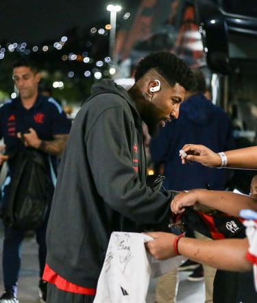 Emerson Royal em sua estreia pelo Flamengo.