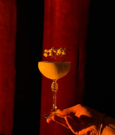 speakeasy cocktail bar atmosphere in oberkampf paris