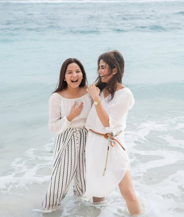 Mother-daughter-lift-karma-kandara-bali-ocean  