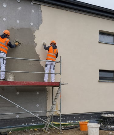 Application d’enduit de façade avec isolation extérieure (ITE)