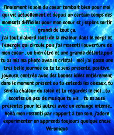 témoignage écrit sur un fond bleu