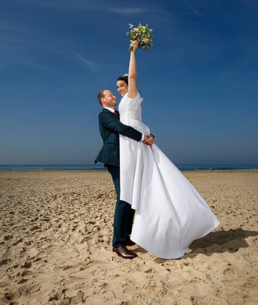 photographe mariage florent saint omer lille bride and groom are holding their hands up in the air 