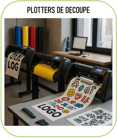 image représentant des plotters de découpe en fonctionnement, avec quelques impressions découpées