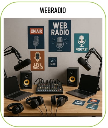 image représentant un mini studio de webradio sans personnage, avec table de mixage, micros, casques