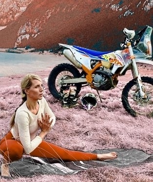yoga-auf-dem-berg-mit-motorrad.jpg