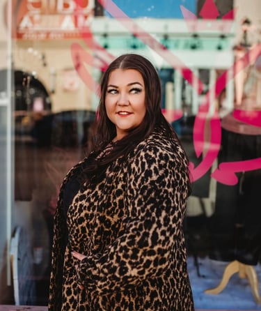 Helena Thompson Author and YouTube Content Creator