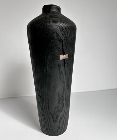 Interior design. Vase homeware wabisabi design. Copper. Kinsugi.