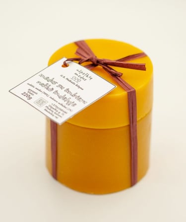 Medus su imbieru. Medus vaško pakuotėje.