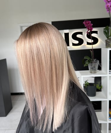 Profesjonalne farbowanie włosów w ISS Studio