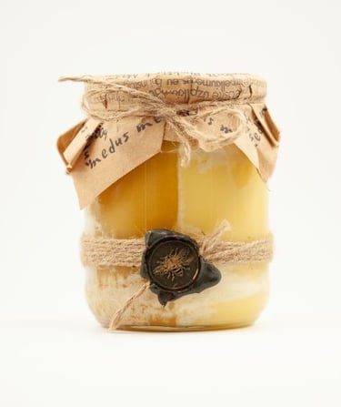 Pvasarinis ir vasarinis medus. Užpelkių medus. Dviejų skonių medus. Pusinis medus. Medus per pusę