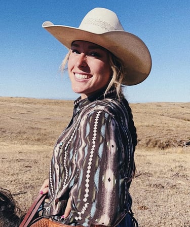 Kyelynn Coombe smiling in in a cowboy hat