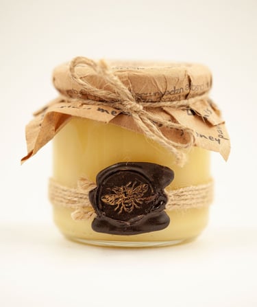 Pavasarinis medus. Pavasario žiedų medus. Užpelkių medus. Pienių medus.