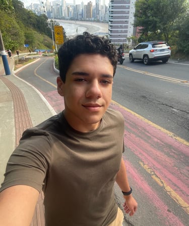 Massagista masculino que atende homens em Balneário Camboriú