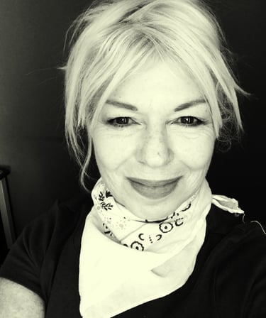 Tarot Reader Los Angeles in person & online tarot readings by Maya Britan psychic artist