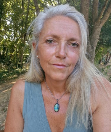 portrait personnelle de Peggy, praticienne en soin de magnétisme et vibratoire