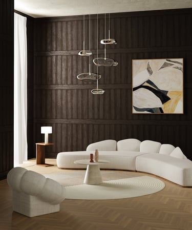 Rendu 3D photoréaliste d’un salon moderne avec canapé blanc arrondi, suspension design en verre chromé et mur sombre élégant.