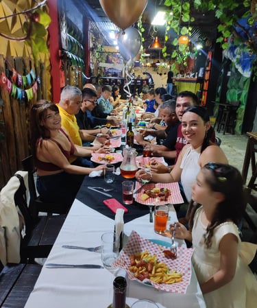 clientes felices en candelabro parrila