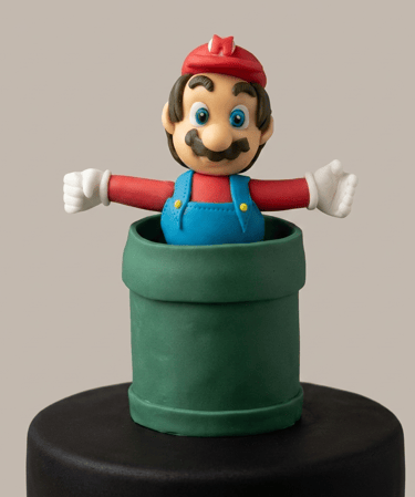 Figura inspirada en Mario Bros modelada artesanalmente en fondant por Cocina con Ely, elaborada para