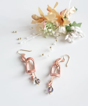 Copper washers earrings,  curved and hammered with small glass beads. 
