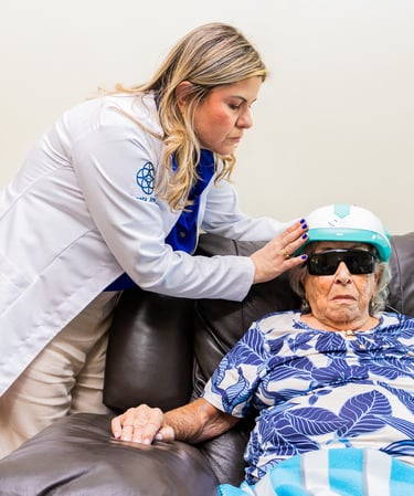 Sessão de fotobiomodulacao transcraniana associada a neuromodulacao