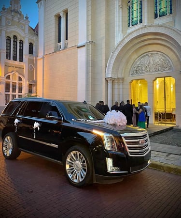 Carro de lujo marca cadillac disponible para bodas y quinceaños