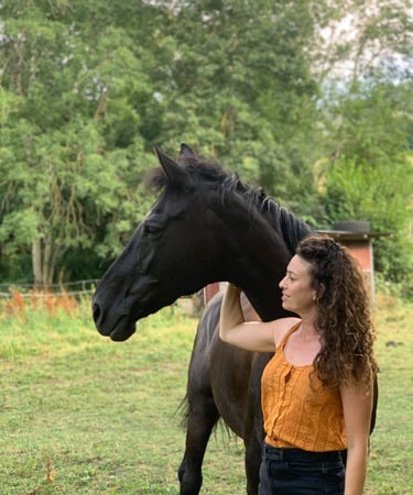 l'équithérapeute et sa jument