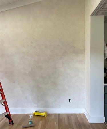 kara sıva ile düzeltilmiş sağlam ve düzgün duvar yapısı