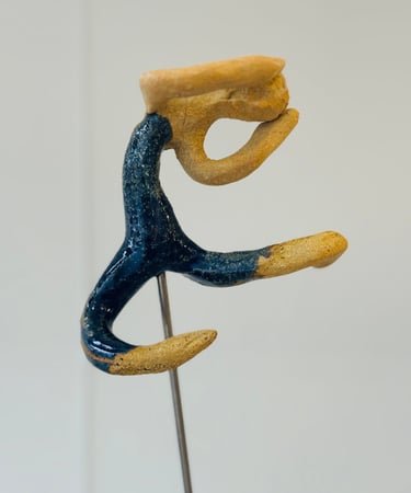 Estelle Del Sculpture ceramique représentant un danseur monté sur une tige en inoxdanseur