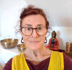 Portrait de Françoise Yvergniaux dans son cabinet