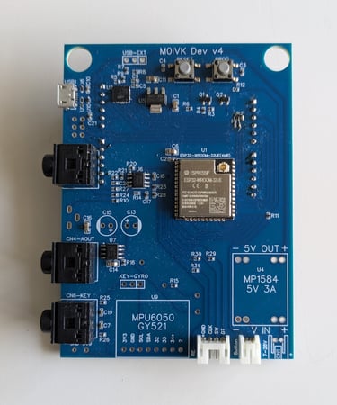 Morse code trainer pcb front view with surface mount components and connectors fitted