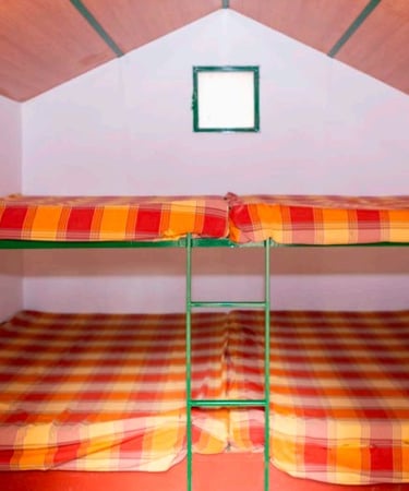 interior de una cabaña