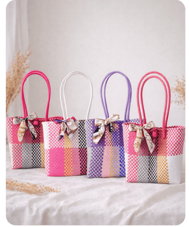tas anyaman plastik handmade motif kotak warna cerah pink ungu merah cocok untuk souvenir dan hamper