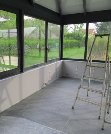 amerikan kapı uygulaması yapılmış modern iç mekan