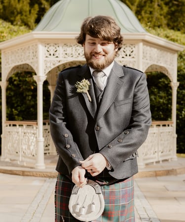 a man in a kiltrum kilt and a kilt