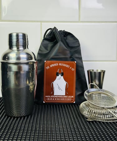 Cocktail masterclass with shaker kit to take home as gift 