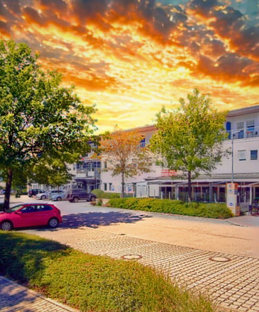 Großer Parkplatz am Hotel Thannhof – PKW, Busse und LKW willkommen