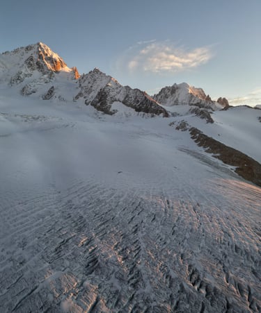 Prise de vue aérienne par drone dans les Alpes – Montagne en Drone