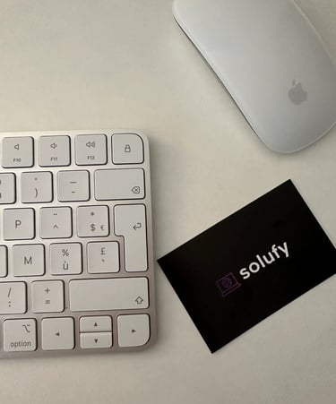 Agence web Solufy à Montpellier avec carte de visite professionnelle
