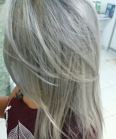 Finalizando cabelo.