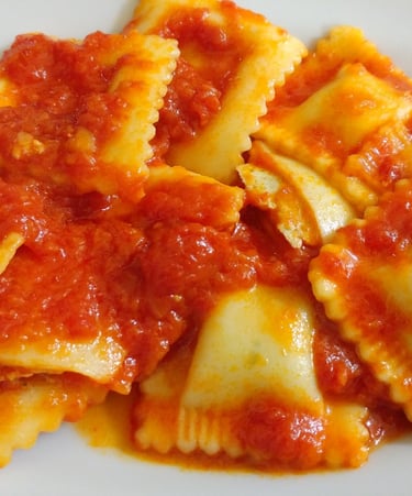 Handgemaakte Gallurese ravioli: verse Sardijnse pasta