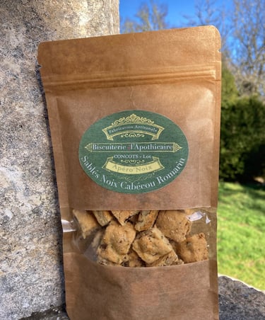 Paquet de biscuits artisanaux, sablés noix Rocamadour romarin de la biscuiterie de l'Apothicaire