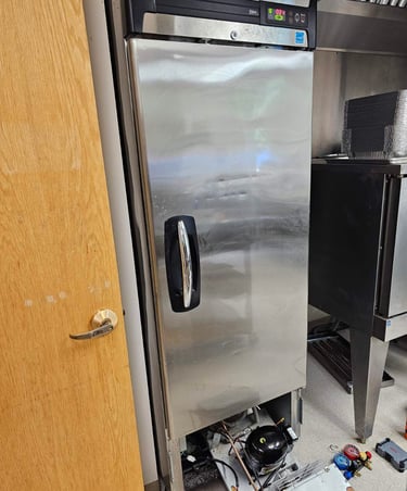appliance repair technician is fixing commercial Ice Maker Hoshizaki in Charlotte