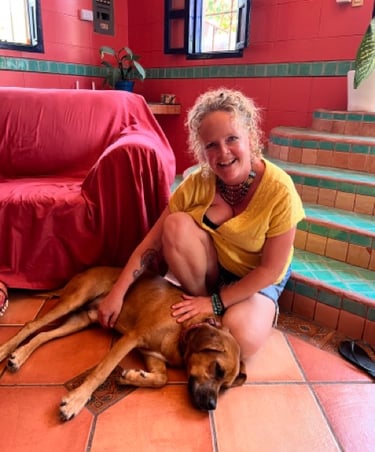 Sunni Dawson smiling with Labrador after animal communication session