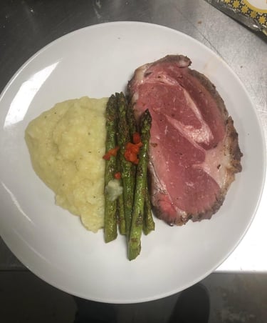 Prime rib, garlic & basil mashed potatoes, sautéed asparagus