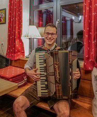 Akkordeon und Gesang unserer Tanzlmusi-Besetzung